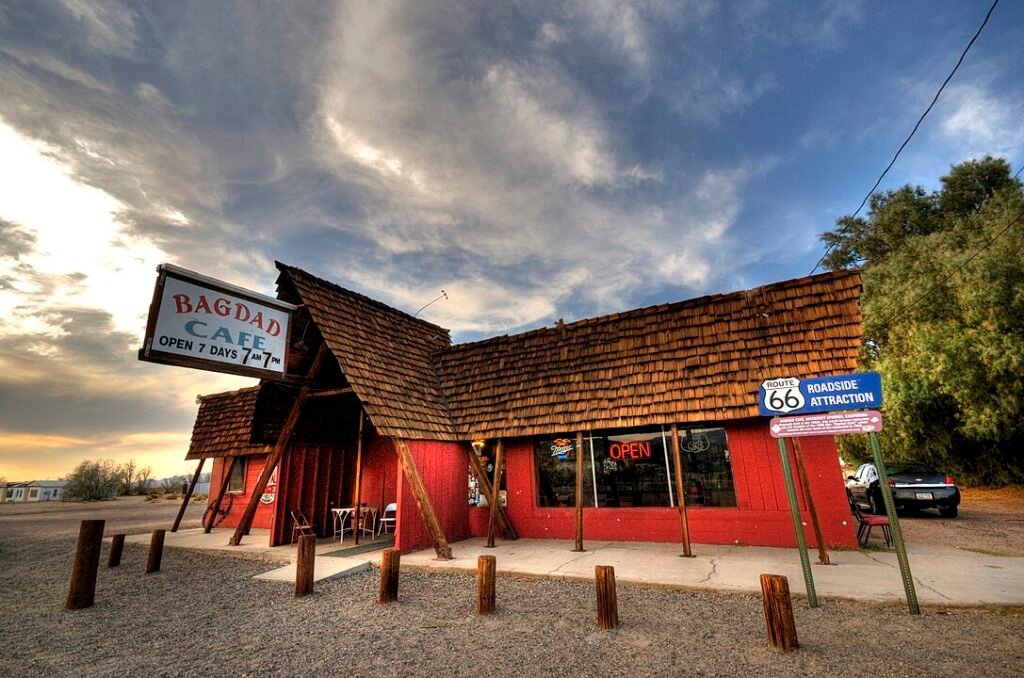 1087px bagdad cafe. (4054050230)